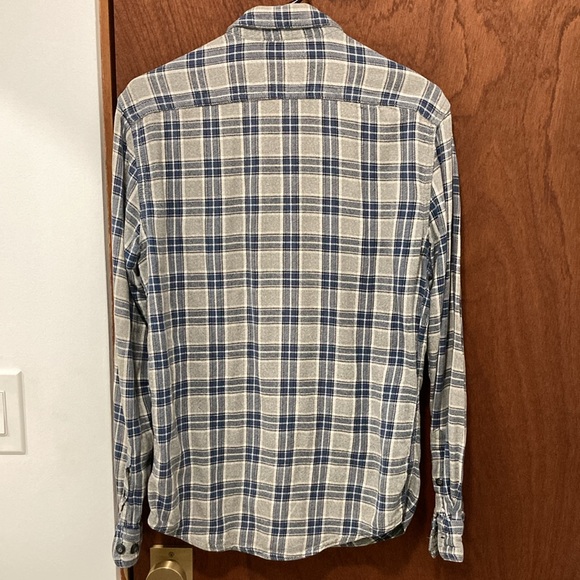 Sonoma Plaid Long Sleeved Flannel Button-Up Shirt in Blue and Gray Men’s Small - Picture 5 of 5